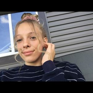 Meet your Posher, Mia